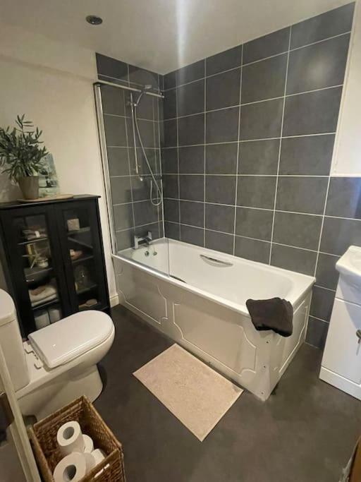 Nestled In Kendal Apartment ภายนอก รูปภาพ